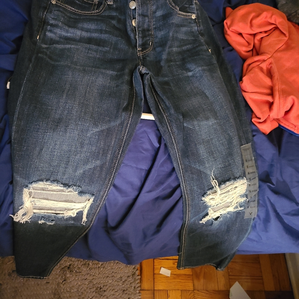 American eagle tomgirl jeans distressed